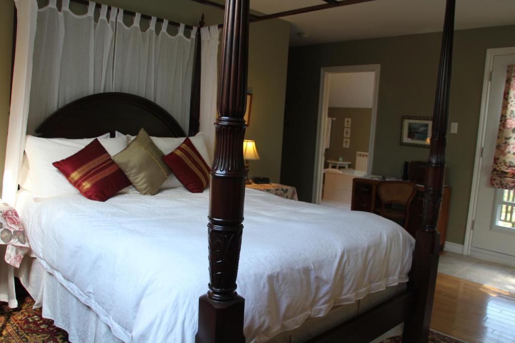 Tulips And Thistle B&B Truro Room photo
